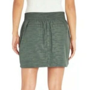 NWOT  Orvis Ladies' Embossed Pull On travel skort Small